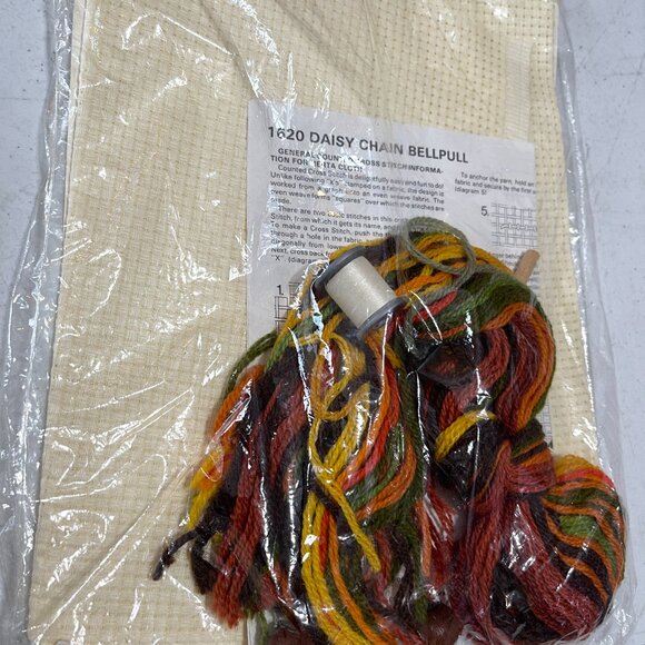 THE CREATIVE CIRCLE 1986 DAISY C HAIN BELLPULL FLORAL LEAVES - NEW - Picture 2 of 2